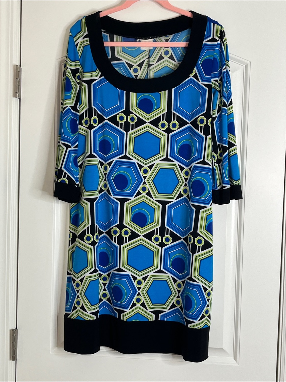 Tiana B-Geometric Print Scoop Neck Women’s Top in Blue and Green-XL